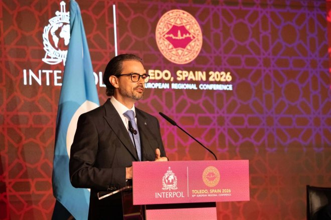 Generální tajemník Interpolu Valdecy Urquiza při zahájení 53. evropské regionální konference Interpolu v Toledu ve Španělsku 20. května 2026