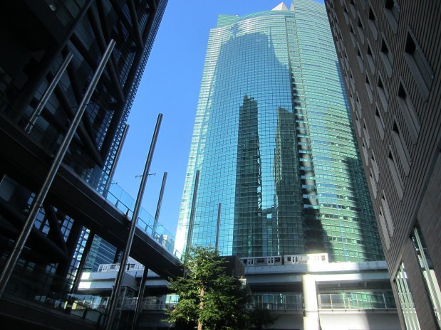 Tokijský klenot mezi mrakodrapy Shiodome City Center  je na prodej. Cena může přepsat realitní žebříčky.