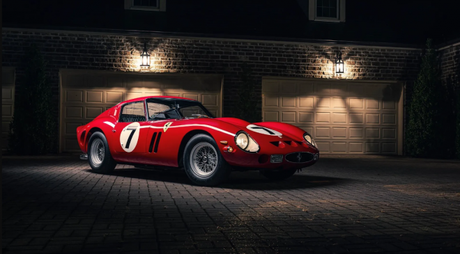 Ferrari 330 LM/250 GTO Scaglietti z roku 1962 se prodalo za astronomických 42 milionů liber