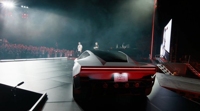 Musk ukázal „létající“ Roadster. Z nuly na sto se dostane pod vteřinu