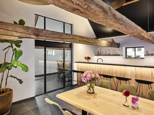 Designové prosklené stěny pod značkou Steel Design, které propojují moderní interiéry bez rušivých rámů.