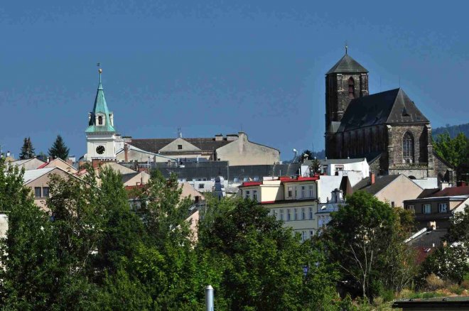 Pohled na město Turnov s věží radnice a kostelem Narození P. Marie