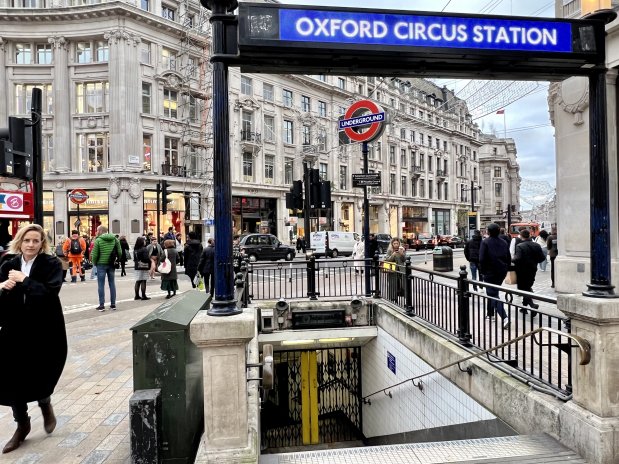 REPORTÁŽ: Londýn se vrací do sedmdesátek. Metro letos nejezdí až moc často