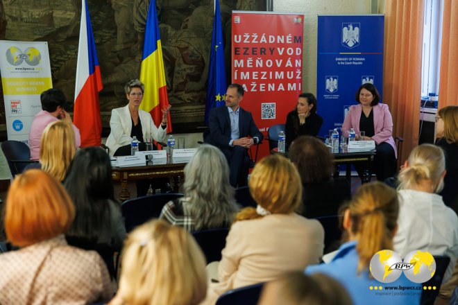 Česko v žebříčku rovnosti pohlaví výrazně zaostává. Pomoci mají mentoringové programy