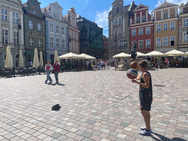 Poznaň patří mezi největší a hospodářsky nejvýznamnější polská města. Nemá monumentálnost Varšavy ani turistickou proslulost Krakova, díky tomu ale působí přirozeněji.