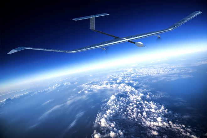 Solární dron Zephyr létá ve výšce asi 20 kilometrů, tedy vysoko nad běžným leteckým provozem a také nad mraky, takže na něj celý den svítí slunce.