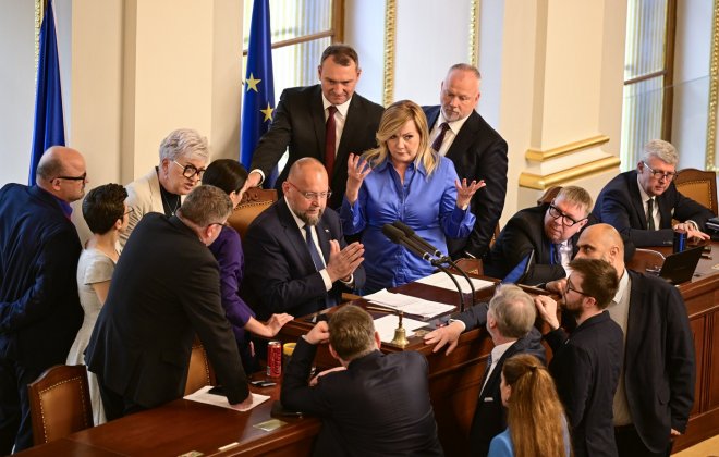 Mimořádná schůze Sněmovny svolaná z podnětu poslanců opozičního ANO k případu bitcoinů darovaných ministerstvu spravedlnosti