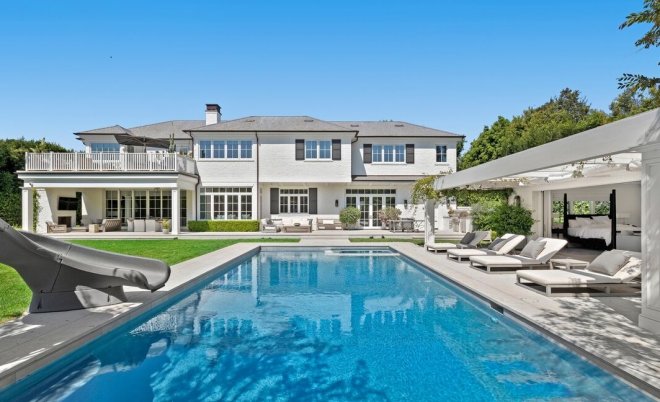 Ben Affleck po svatbě s Lopezovou prodává dům v luxusní čtvrti Los Angeles v přepočtu za tři čtvrtě miliardy korun.
