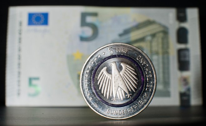 Německá ekonomika se loni pod tlakem globálních krizí propadla o 0,3 procenta
