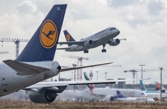 Lufthansa je ve druhém čtvrtletí v zisku, i přes rušení stovek letů
