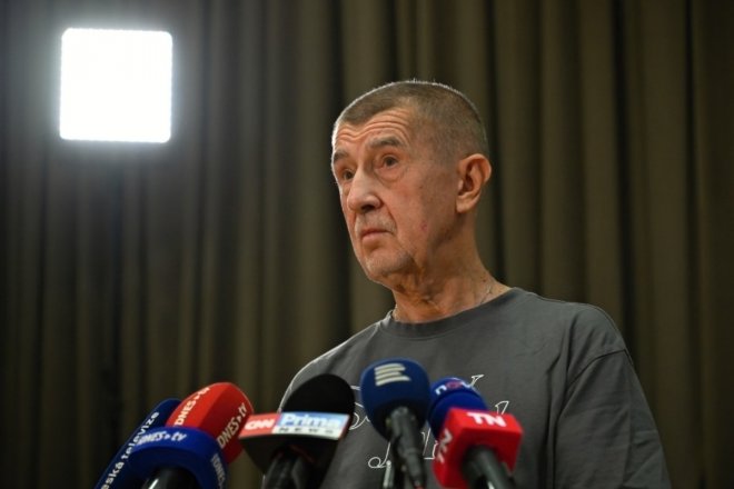 Reakce premiéra Andreje Babiše (ANO) na výsledek druhého kola voleb do Senátu, 17. října 2026, Průhonice.