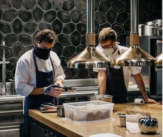 Pražské restaurace La Degustation Bohême Bourgeoise obhájila jednu hvězdu v gastronomickém průvodci Michelin.