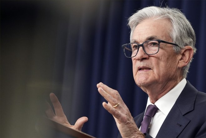 Fed snížil sazby o čtvrt procentního bodu a znovu rozjíždí nákupy dluhopisů