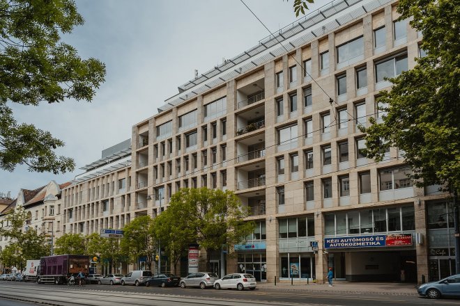 Budova Bartók Ház byla dokončena v roce 2003 a řadí se mezi kvalitní kancelářské objekty třídy A.