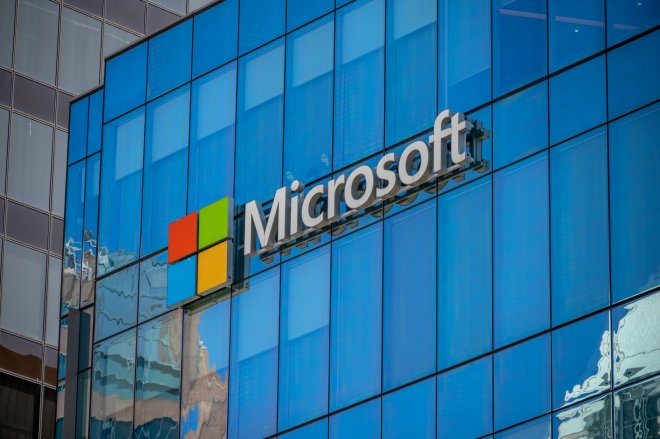Microsoft investuje miliardy do výstavby datových center pro AI