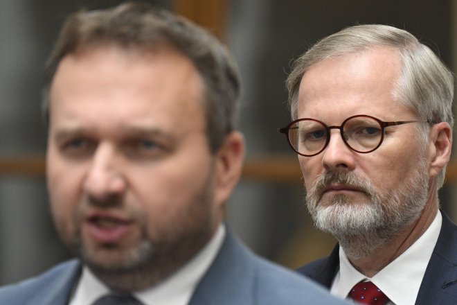 Jurečka se pře o platech s Rakušanem i Černochovou