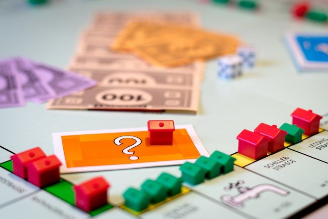 hypotéky, hra, Monopoly, mezigenerační úvěry
