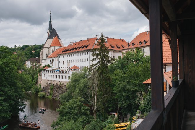 Kvůli tomuhle výhledu se nám lidé "vkrádají" do bistra