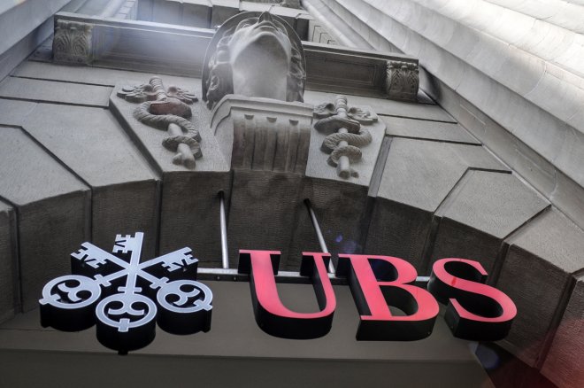 Bance UBS prudce klesl zisk, hlásí ale rekordní příliv aktiv. A šetří na spory kvůli převzetí Credit Suisse