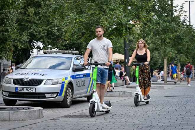 Policie bude kontrolovat, zda mají koloběžky povinné ručení a řidiči dodržují předpisy