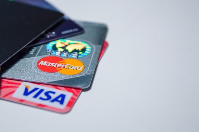 Ztráta či krádež karty v zahraničí? Digitální kreditka může zachránit dovolenou
