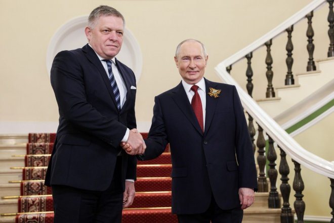 Ruský prezident Vladimir Putin a slovenský premiér Robert Fico v moskevském Kremlu před vojenskou přehlídkou na Rudém náměstí při příležitosti Dne vítězství, 9. května 2026