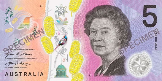 Australská pětidolarovka s vyobrazením loni zesnulé královny Alžběty II. Její portrét nebude nahrazen následníkem Karlem III., ale domorodými obyvateli Austrálie.