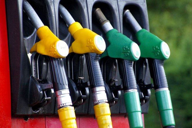 Cena benzinu klesla pod 40 korun. Téměř jako před válkou