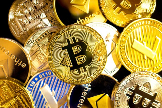 Panika na kryptoměnovém trhu třetí den pokračuje, bitcoin klesne ke 13 tisícům dolarů