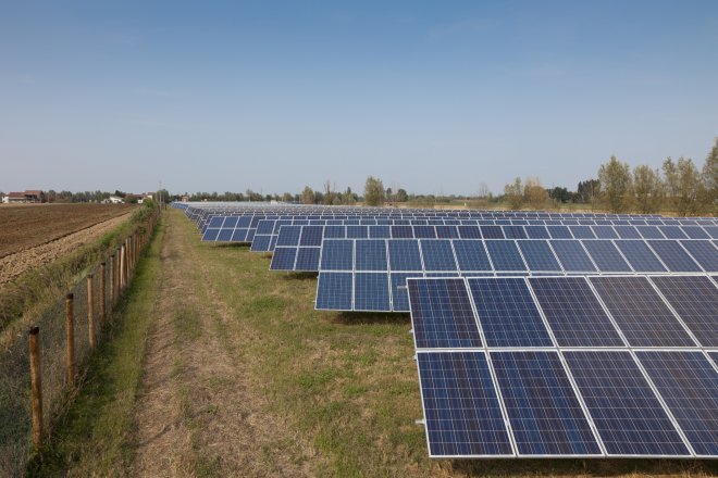 Nový fenomén: Sdílení elektřiny ze solárů. Výhodné pro všechny