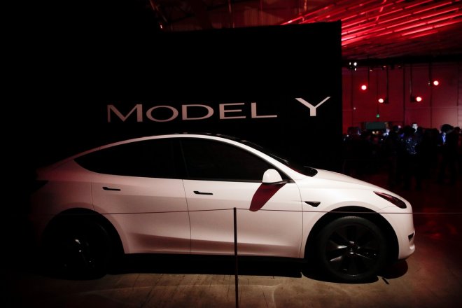 Tesla zlevnila auta i v Evropě, Singapuru a v Izraeli. Platí to i pro Model Y.