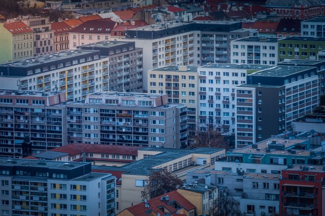 Ceny nových i starších pražských bytů i nájmy opět rostou
