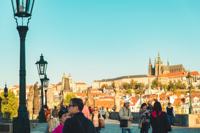 Davy turistů z Číny už zase zaplní ulice Prahy. A budou utrácet