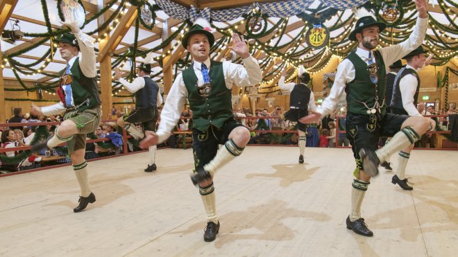 V Mnichově začíná tradiční festival piva Oktoberfest