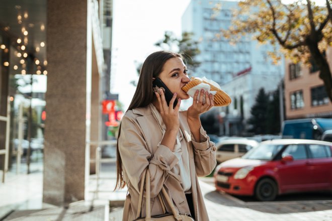 Umění jíst. Lepší je se postit, než se cpát blbostmi, říká gastroinfluencer Maurer