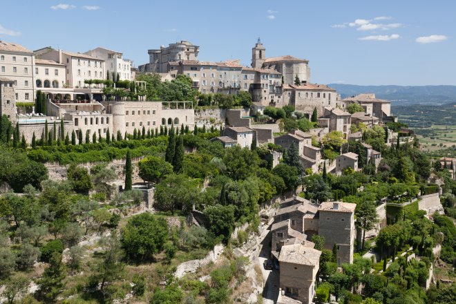 Luxusní vila v Provence spojovaná s Radovanem Vítkem má jít k zemi