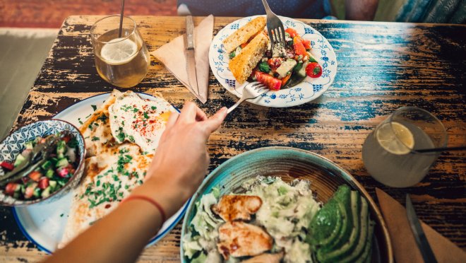 FoodStream: Průvodce tím, co jíst, pít a kam zajít