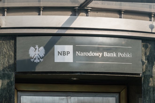 Překvapení. Polská národní banka snížila úrokové sazby. Ekonomové krok kritizují