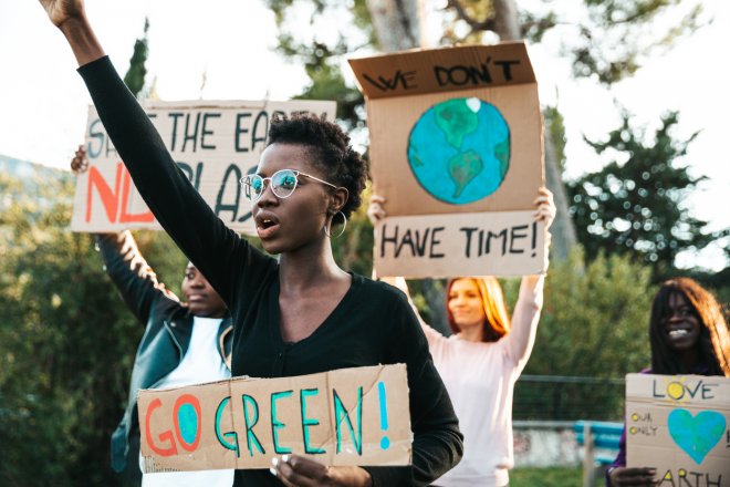 Protekcionismus a změna klimatu jsou rizika, která jsou „obzvláště významná“ jak pro růst, tak pro sbližování velikosti ekonomik, míní ekonomové Goldman Sachs.