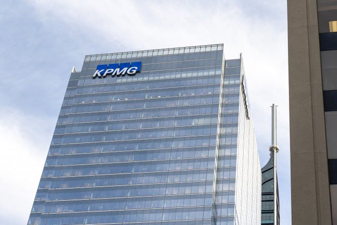 Společnosti KPMG hrozí v Británii rekordní pokuta kvůli krachu Carillionu