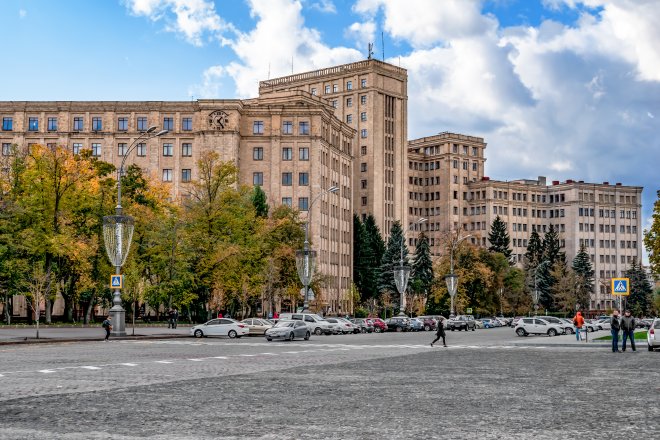 Pohled z náměstí Svobody na budovu Národní univerzity V.N. Karazina Charkov.