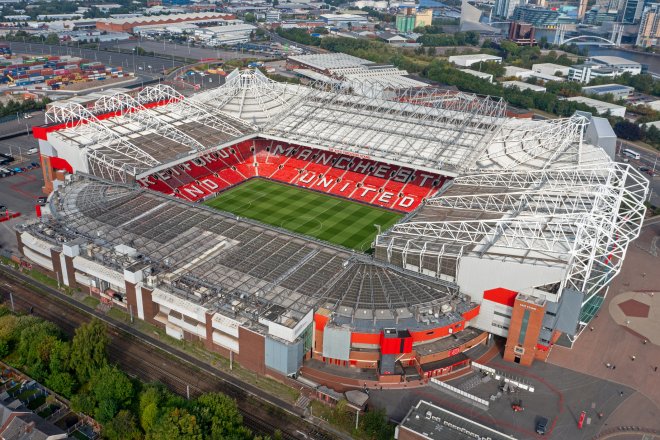 Majitelé Manchesteru United odpískali prodej. Věhlasný klub přišel za den o pětinu hodnoty.