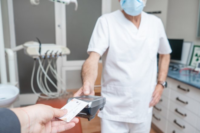 Dalibor Martínek: Ošetřit dítě ne, víc peněz ano. Doktoři, novodobá šlechta