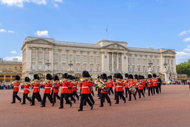 Buckinghamský palác platí menší daň než řadovka v Blackpoolu
