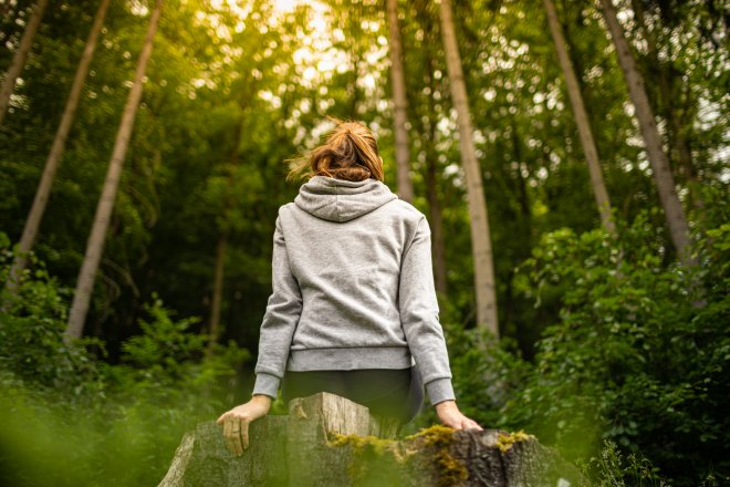 Biohacking: Nechte hlavu chvíli mezi stromy. Tělo ví, proč ho to táhne ven