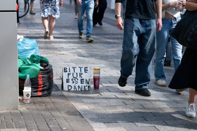 Německý sociální zázrak se drolí. Miliony Němců počítají každé euro