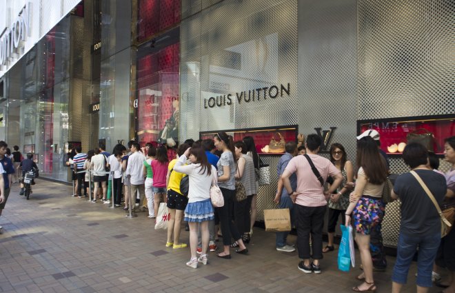 Fronta před Louis Vuitton v Číně