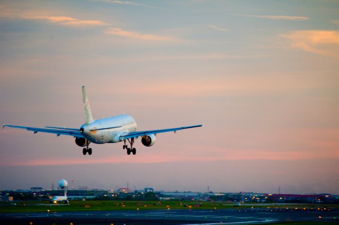 Aerolinky ruší lety, ropná krize dopadá na miliony cestujících