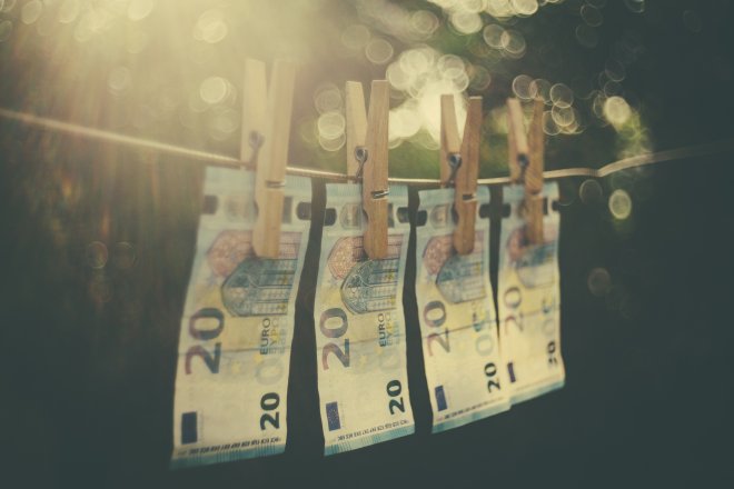Dceřinka největší německé banky lhala o tom, jak moc je odpovědná. Zaplatí tučnou pokutu