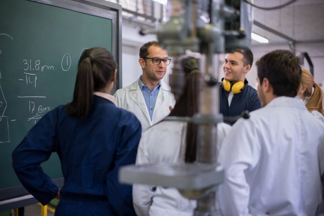 Nadaní studenti mohou od Strnadovy nadace získat až 15 tisíc měsíčně